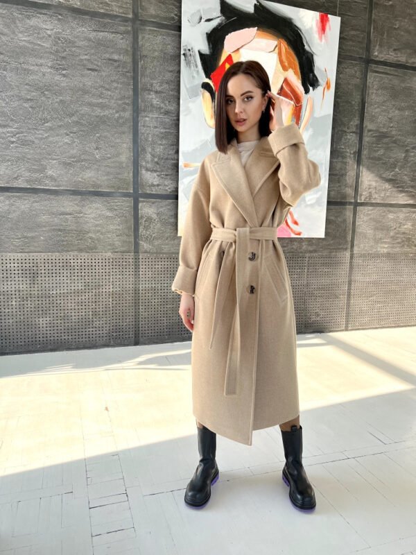 Актуальне демісезонне довге якісне двобортне пальто