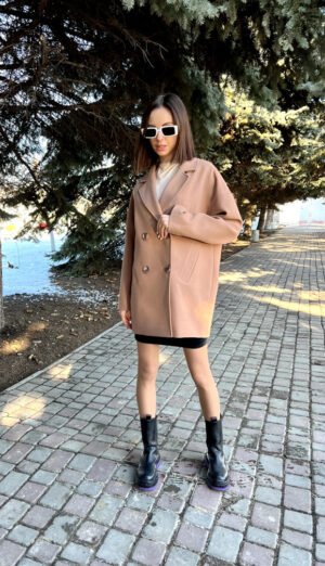 Актуальне демісезонне коротке пальто кашемірове