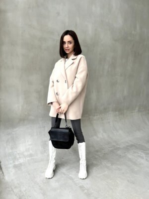Модне демісезонне короткий кашемірове пальто молочного кольору 46