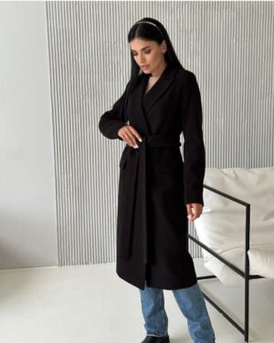 Зимове жіноче класичне пальто чорного кольору з італійського кашеміру 42