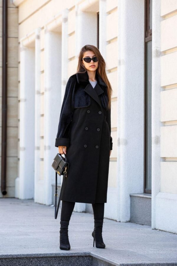 Чорне довге жіноче зимове кашемірове двобортне пальто з поясом