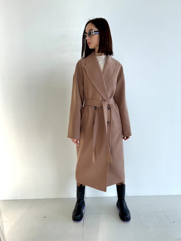 Актуальне вільне утеплене демісезонне довге кашемірове бежеве пальто