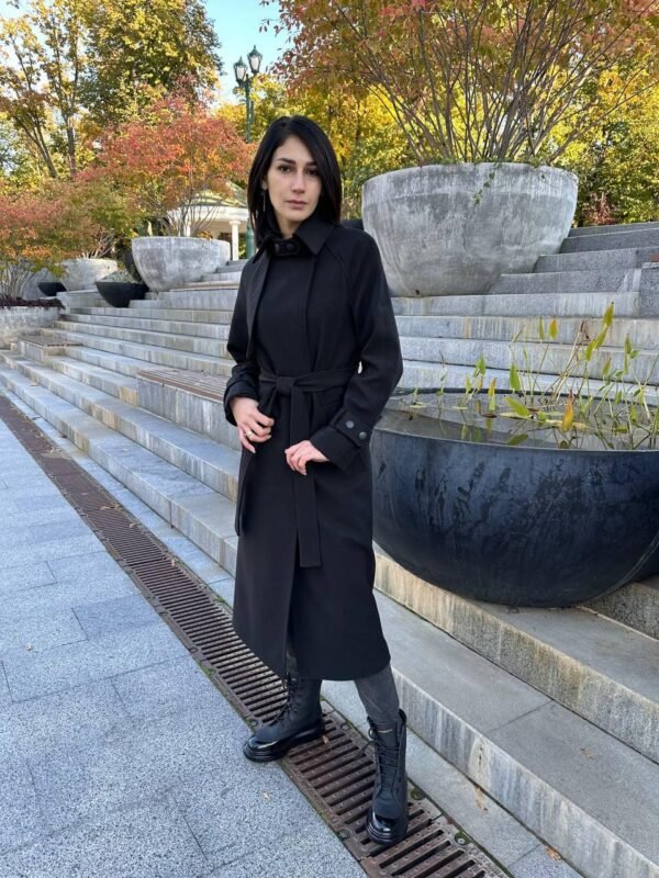 Жіноче чорне кашемірове довге утеплене жіноче пальто з перелиною, патами та поясом 44