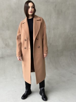 Жіноче утеплене двобортне кашемірове пальто прямого крою в кольорі кемел з патами, розрізами, поясом
