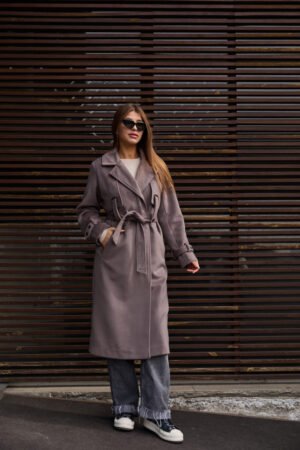 Шикарне жіноче демісезонне класичне пальто з поясом