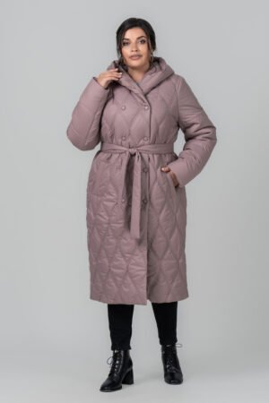 6168207230_w640_h640_zhenskoe-stegannoe-klassicheskoe.jpg Жіноче стьобане класичне пальто пудрового кольору з поясом і капюшоном 54