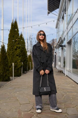 Елегантне жіноче демісезонне класичне пальто з поясом