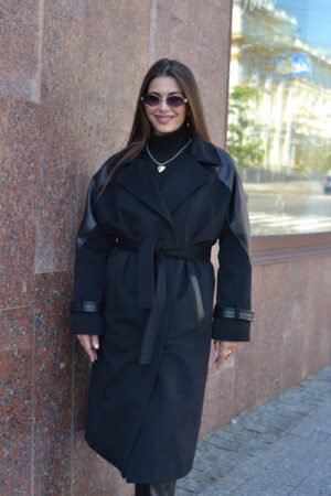 Зимове чорне жіноче кашемірове пальто зі вставками з екошкіри