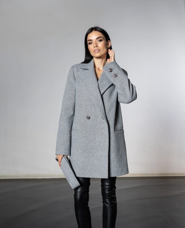 Коротке сучасне трендове демісезонне жіноче пальто піджак із поясом