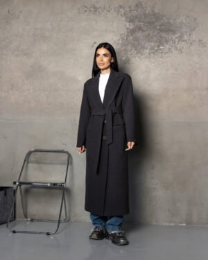 Жіноче утеплене слімтексом пряме зимове пальто максі з поясом, шліцом 42