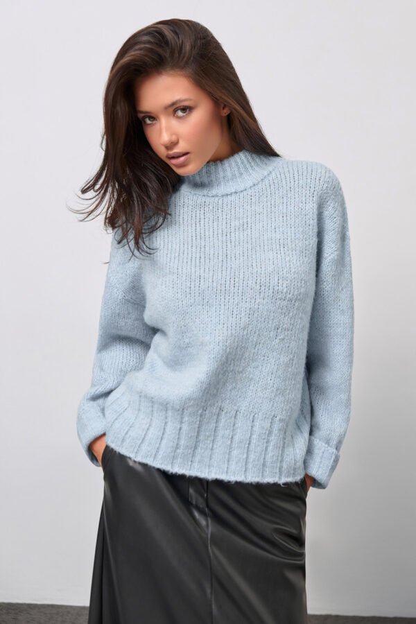 Теплий м'який жіночий светр із вовни мериносу преміум якості, блакитний колір. Модель 2784