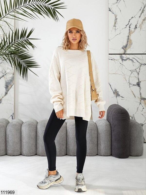Жіночий светер подовжений з розрізами по бокам молоко