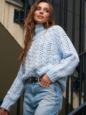 6268807618_w640_h640_vyazanyj-sviter-s.jpg Стильний светр з косами. блакитний