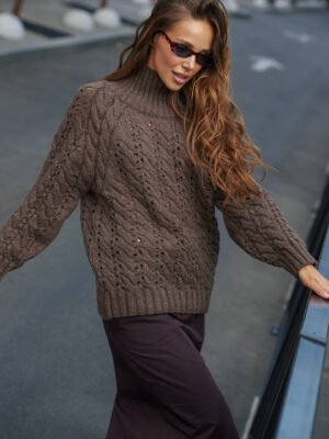 6268808494_w640_h640_vyazanyj-sviter-s.jpg Стильний светр з косами. коричневий