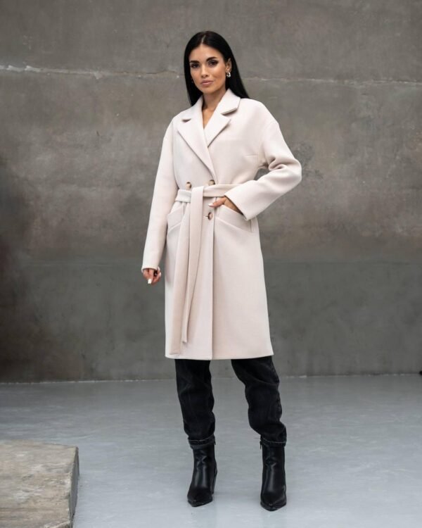 Зимове тепле двобортне жіноче утеплене пальто з італійського кашеміру молочного кольору