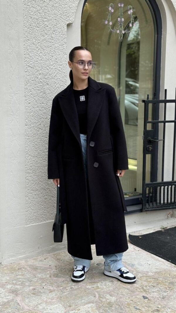 Жіноче чорне вовняне пряме демісезонне пальто максі з поясом, шліцом 46