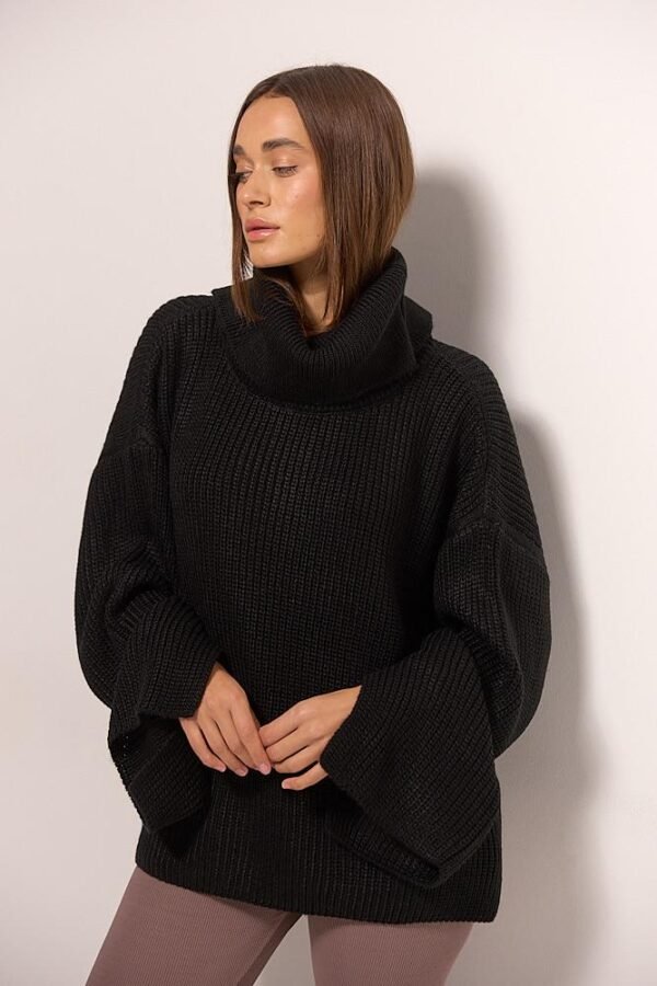 6307684261_w640_h640_zhenskij-vyazanyj-sviter.jpg Жіночий в'язаний светр oversize чорний із розрізом ззаду на комірі