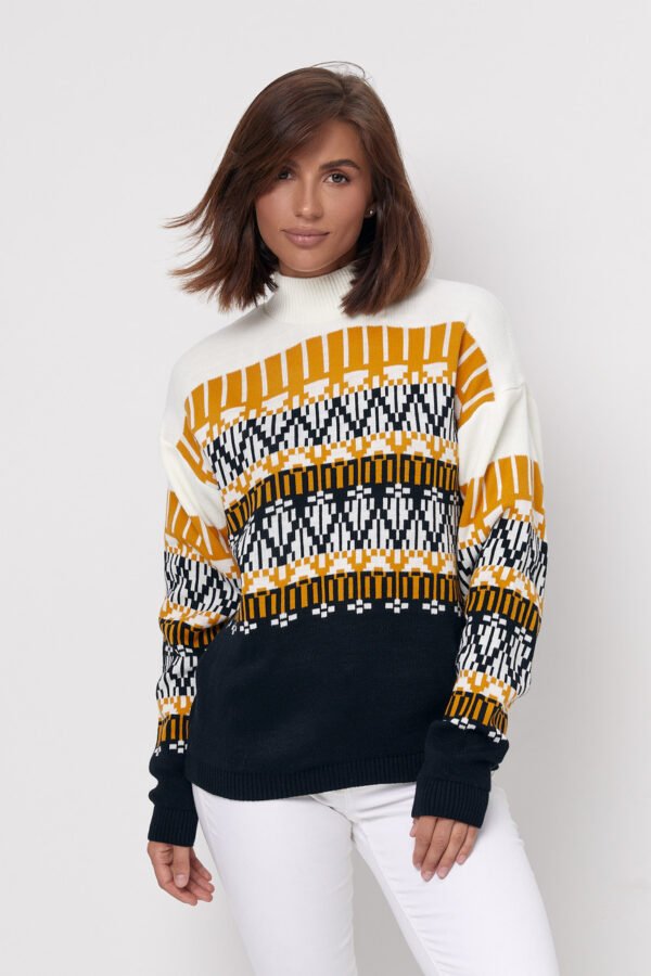 Модний жіночий теплий светр з красивою в'язкою