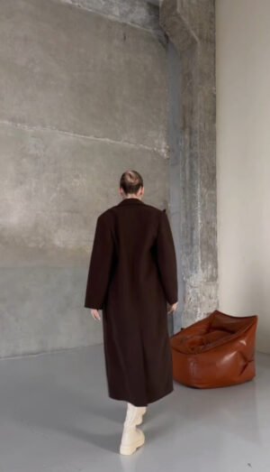 Жіноче тепле трендове шоколадне пряме зимове пальто максі з поясом, шліцом