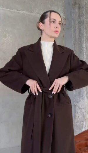 Жіноче актуальне пряме демісезонне пальто максі у шоколадному кольорі. Пальто у шоколадному кольорі