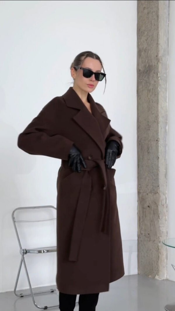 Зимове тепле актуальне двобортне пальто у шоколадному кольорі